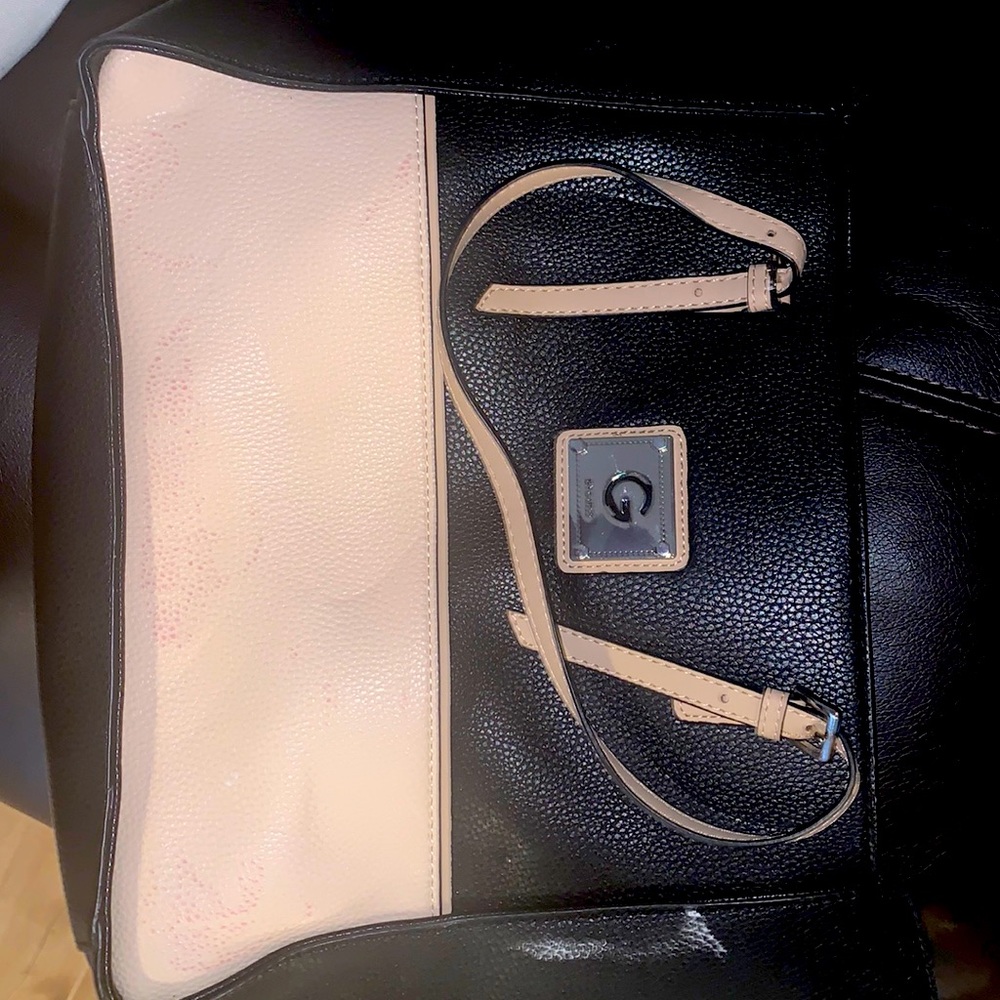 G by Guess Purse 👜 - Picture 3 of 12